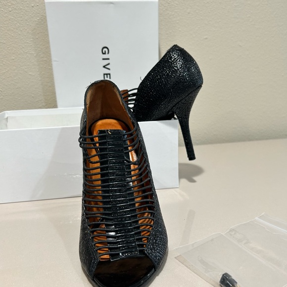 Ankle Boots Givenchy
Givenchy Spazz Peep Toe - Picture 2 of 7